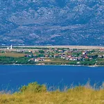 Vikendica Lovely In