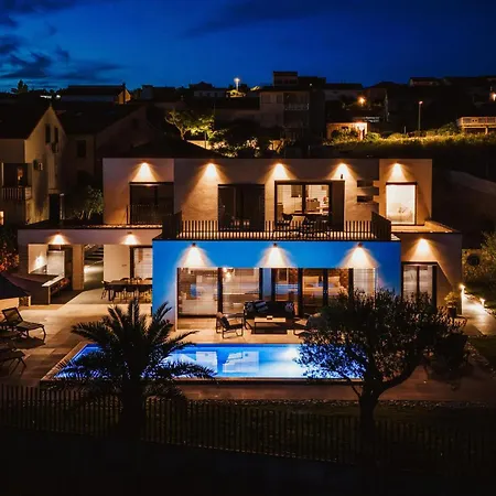 Сasa de vacaciones 5 Bedroom Stunning In