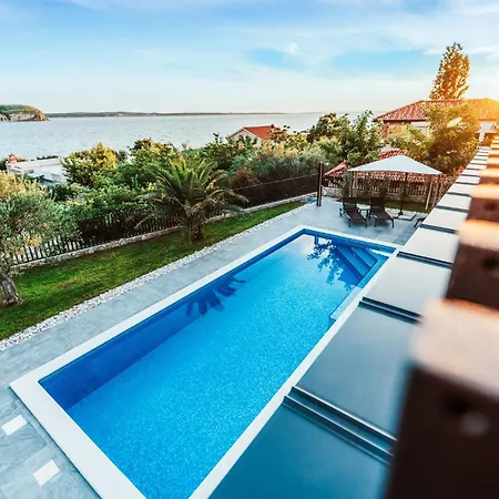 Vakantiehuis Lovely In