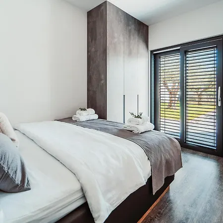 Vakantiehuis Lovely In *