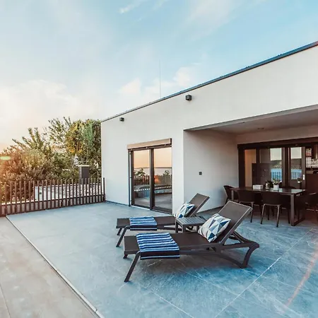 5 Bedroom Stunning In