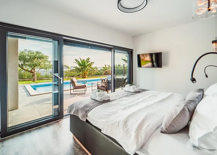 5 Bedroom Stunning In Ražanac