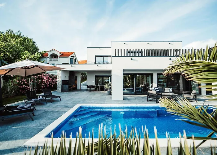 Сasa de vacaciones 5 Bedroom Stunning In *