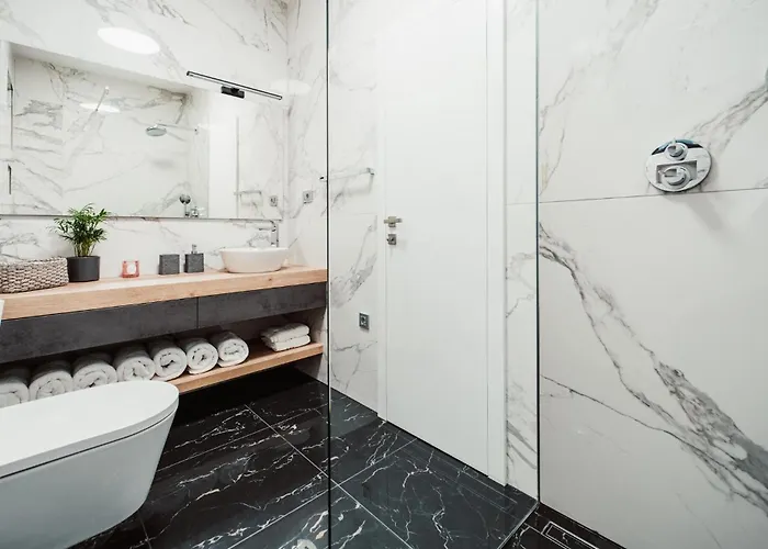 5 Bedroom Stunning In Dom wakacyjny Ražanac