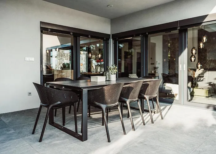 5 Bedroom Stunning In *