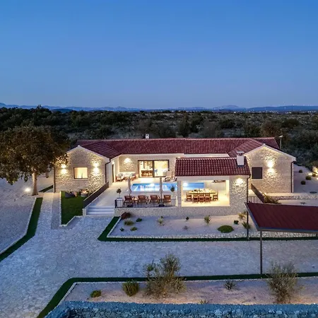 Holiday home In With Heated Swimming Pool *