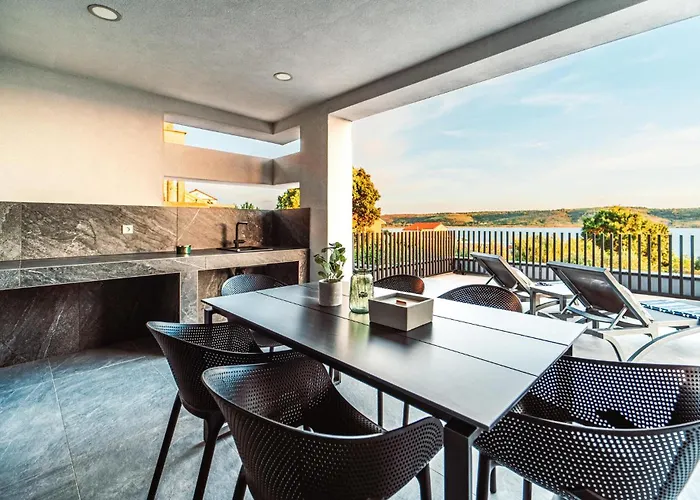 5 Bedroom Stunning In Hébergement de vacances